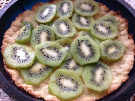 Пирог с киви со сметанной заливкой