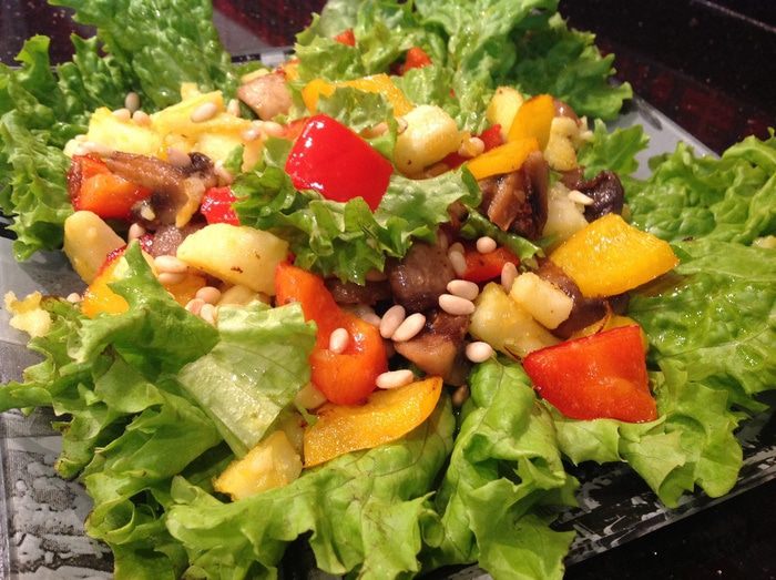 Теплый салат с кедровыми орешками