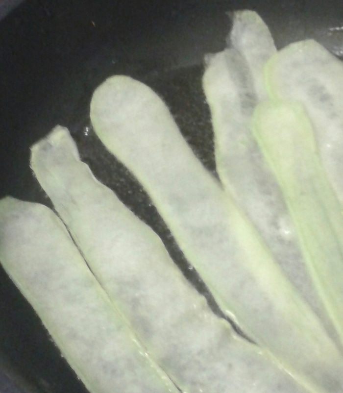 Спагетти с беконом и кабачком