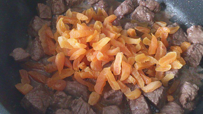 Телятина с курагой