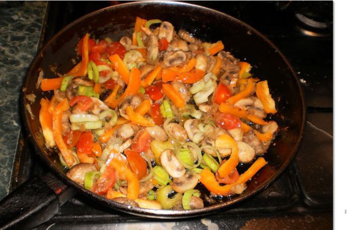 Фунчоза с курицей, грибами, овощами и соусом &amp;quot;Терияки&amp;#39;&amp;#39;