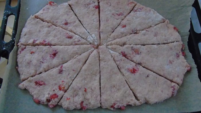 Клубничные сконы