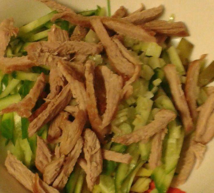 Салат из авокадо с индейкой