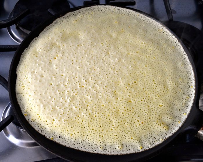 Блинный торт с бананами и шоколадным муссом
