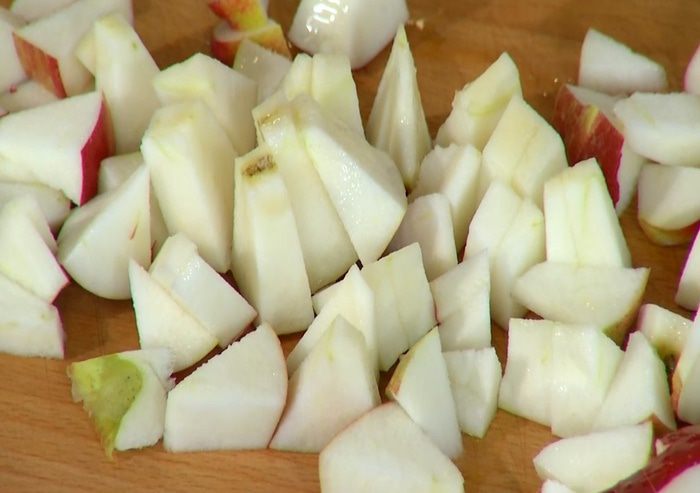 Яблочные маффины на кефире с орехами и отрубями 