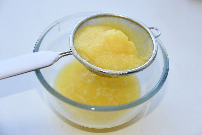 Шарлотта с манго