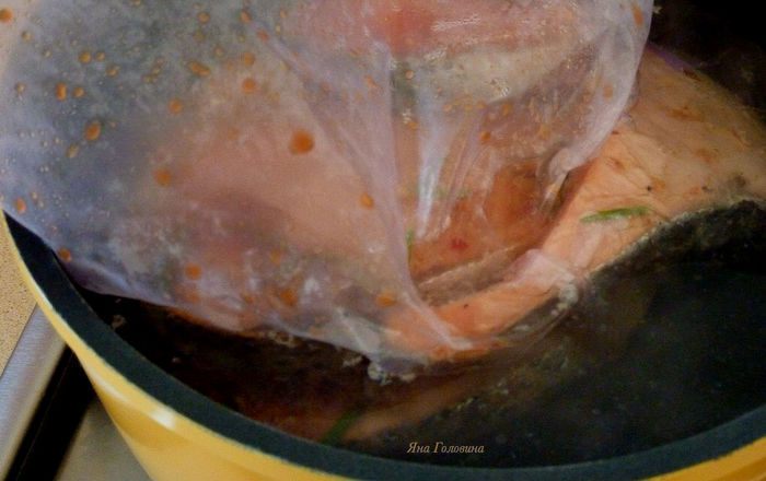 Семга, варенная в пакете