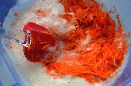 Морковный кекс со сметанно-лимонной пропиткой