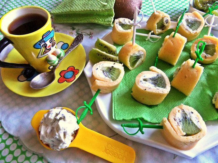 Сырные рулетики с киви
