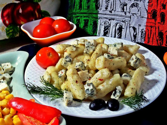 Картофельные гноччи (ньокки) с горгонзолой