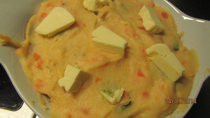 Картофельная запеканка  с брокколи и грибами