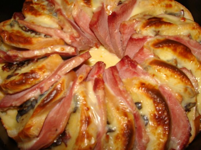 Яичный коблер с мясом и пряными вялеными помидорками