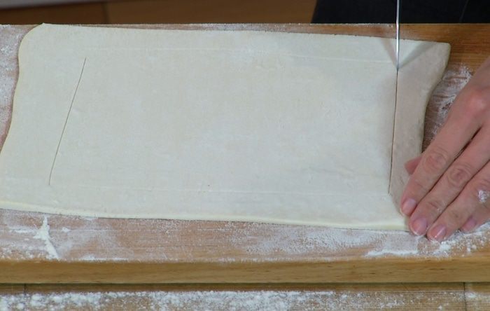 Открытый пирог с цукини и козьим сыром 
