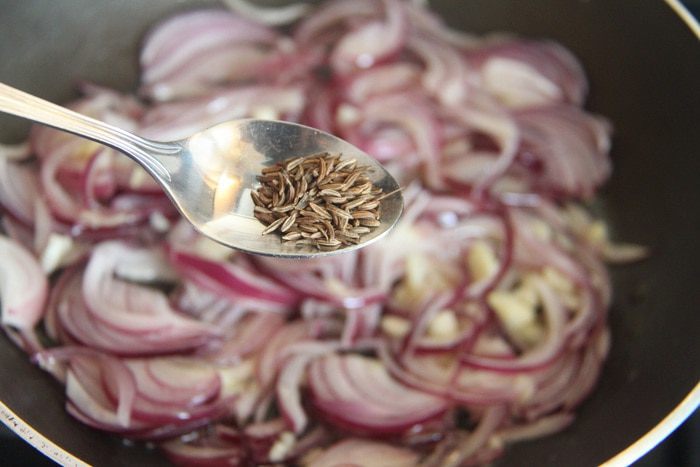 Чечевица со свеклой и шпинатом