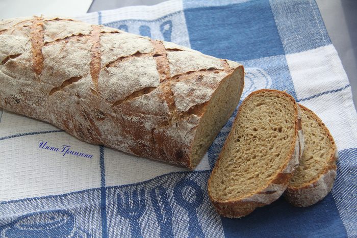 Домашний хлеб с сушеными грибами и жареным луком
