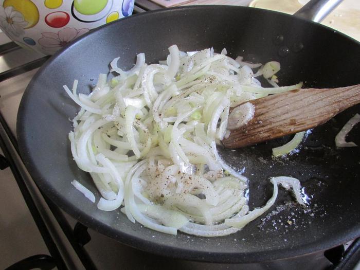 Скумбрия, фаршированная стручковой фасолью