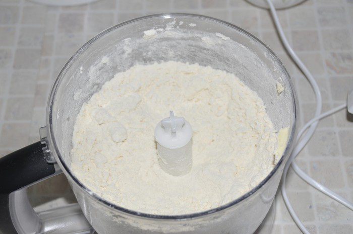 Пирожки с начинкой, тушенной в пиве и сыром