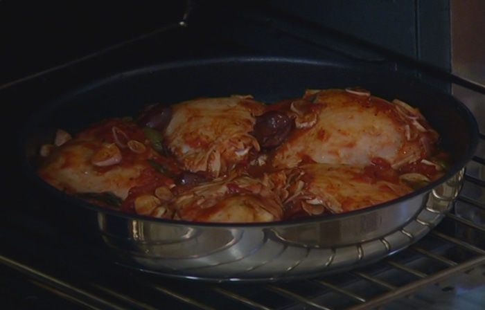 Курица в томатно-оливковом соусе
