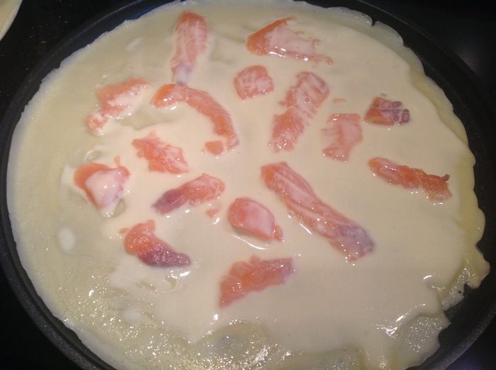 Блины с припеком с форелью и с яблоком