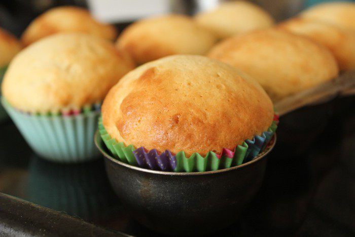 Куличи с апельсиновой цедрой и вяленой клюквой