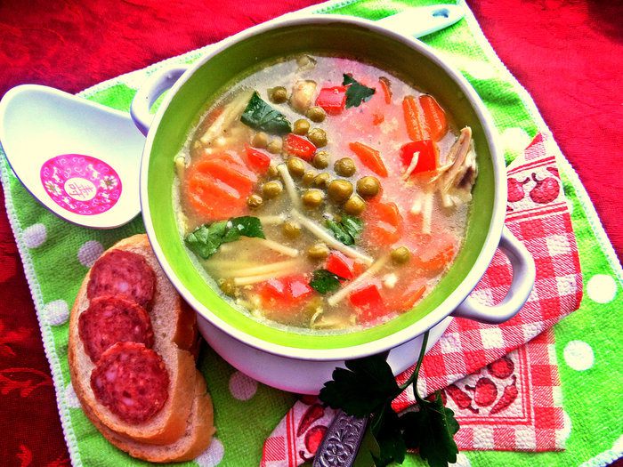 Суп с овощами и спагетти