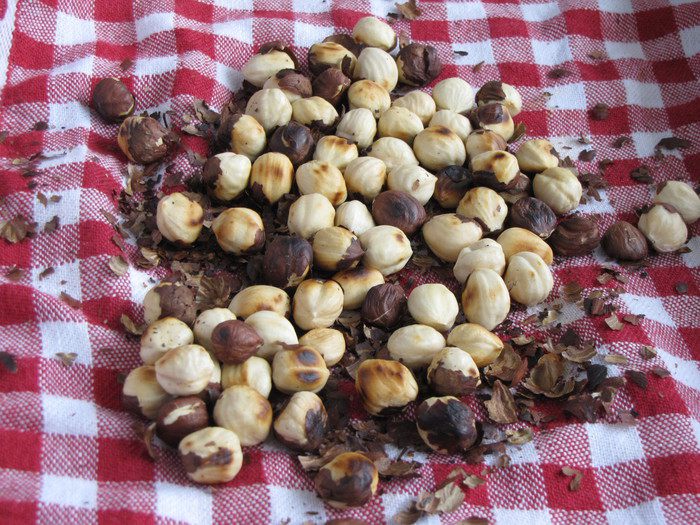 Форель, фаршированная грушами и орехами