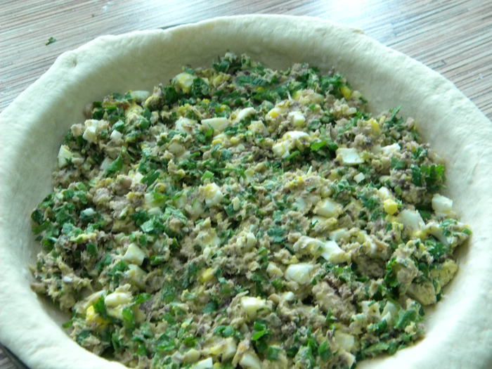 Пирог с рыбкой и яйцом