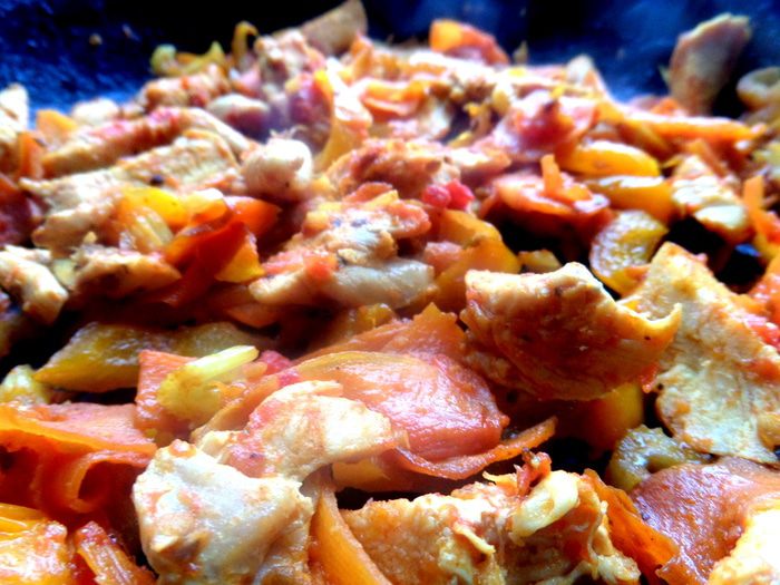 Куриное филе с карри и овощами