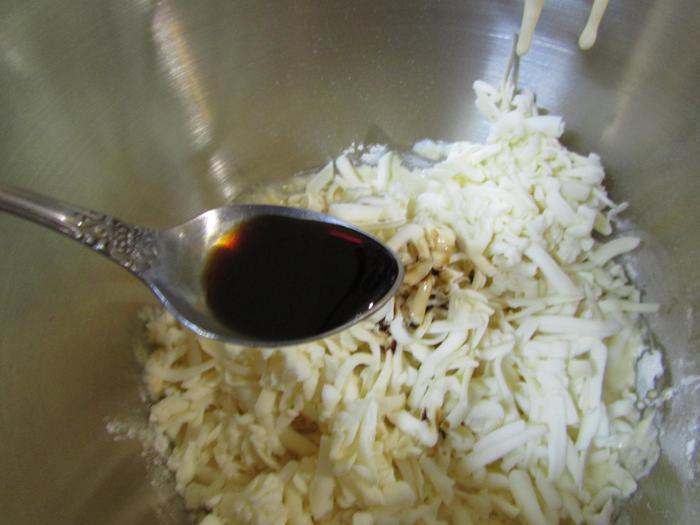 Праздничный сырный рулет с курицей