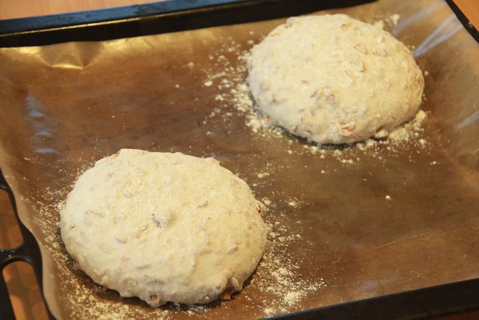 Хлеб с полбой и цукатами