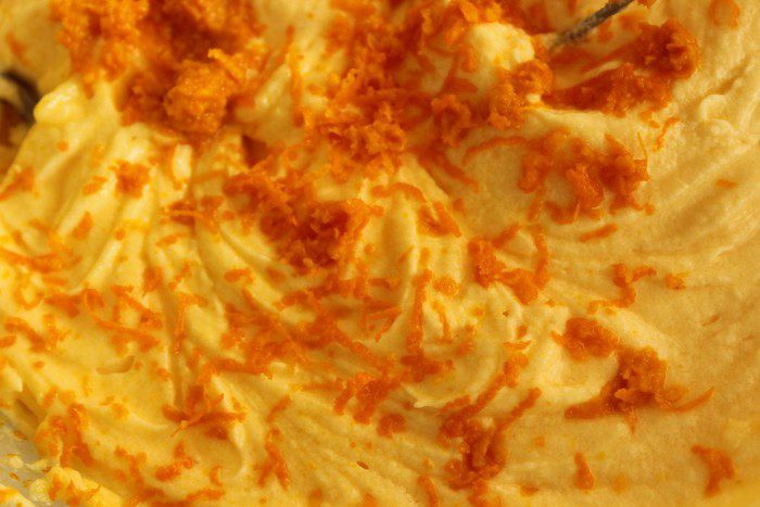 Куличи с апельсиновой цедрой и вяленой клюквой