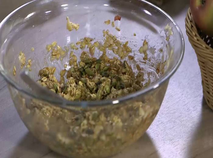 Пряные овсяные квадратики с финиками 