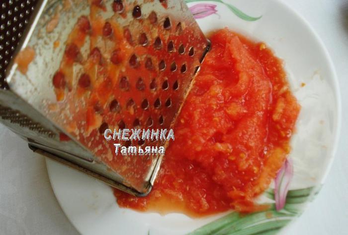 Фрикадельки из маша с банановым соусом в капустных лепестках