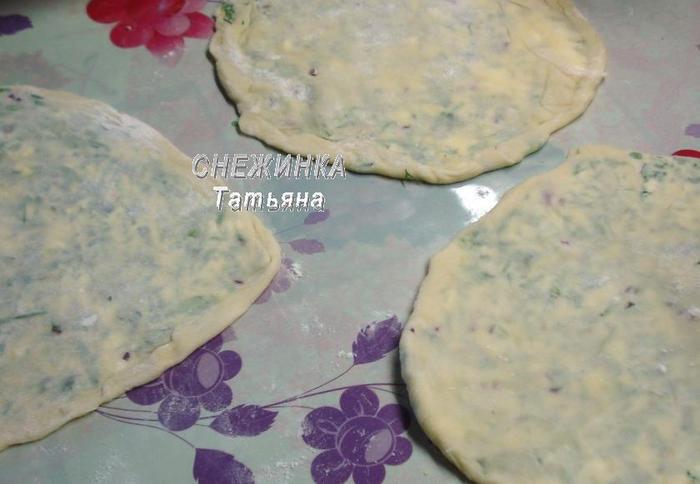 Заварные лепешки с сыром и зеленью