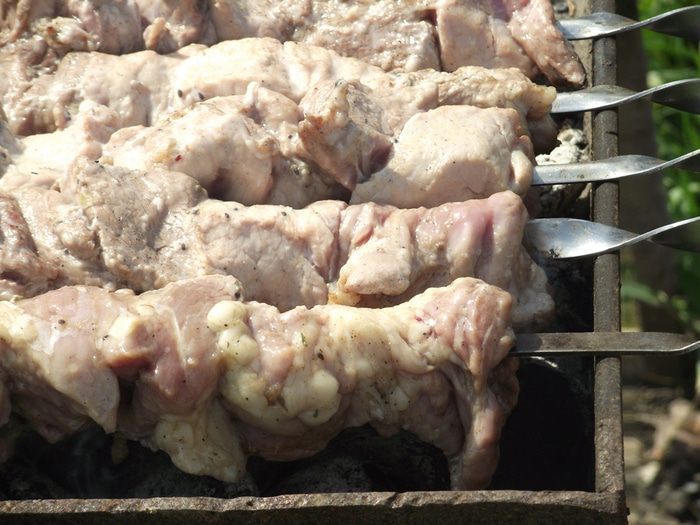 Шашлык из свинины в маринаде из киви