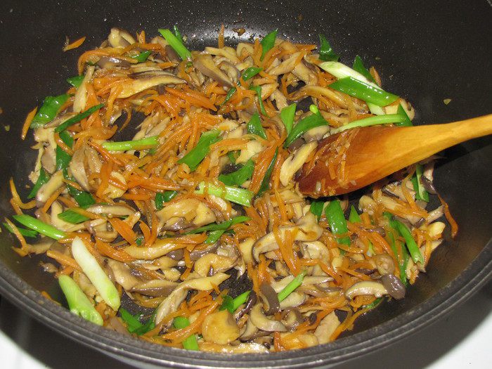 Стир-фрай из вешенок и моркови