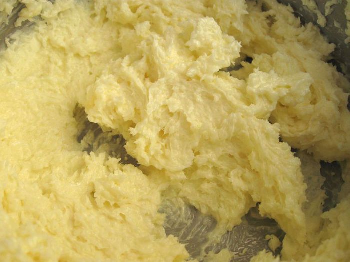 Шарлотка с грушами