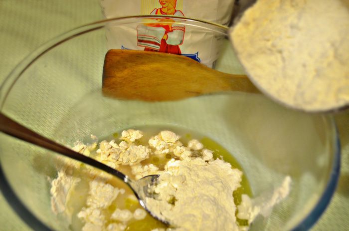 Пицца с цветками цукини и лесными грибами