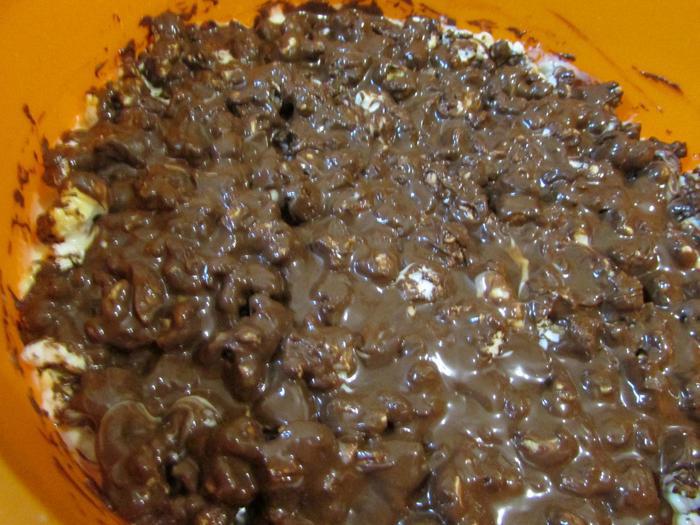 Шоколад с кешью и попкорном