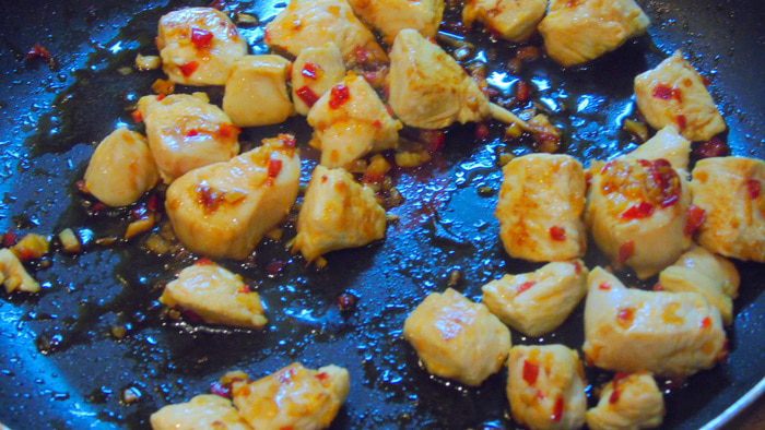 Карамелизированная курица на грибной подушке