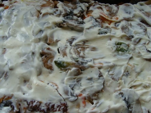 Куриные бедра в овощной шубке