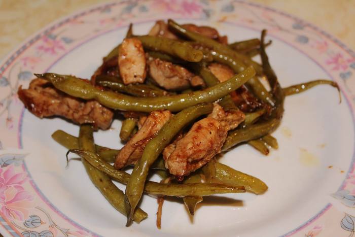Спаржевая фасоль с курицей