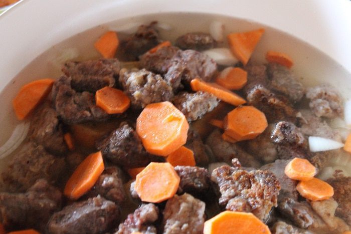 Говядина, тушенная с хлебом