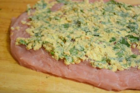 Бесподобный рулет из индейки под брусничным соусом 