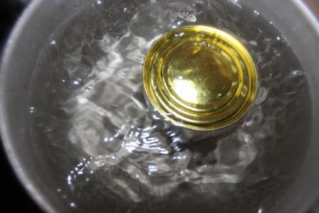 Нежное песочное пирожное с вишней и фундуком 