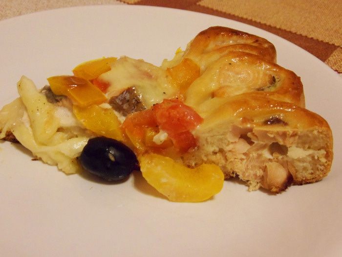 Пирог с лососем и моцареллой