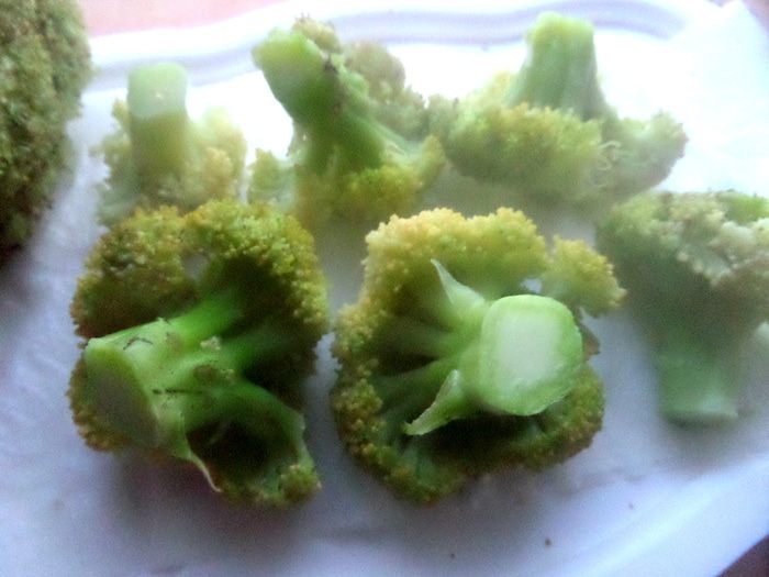 Кекс с брокколи, оливками и пармезаном