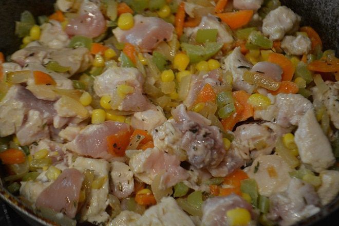 Куриная грудка с овощами в сливочном соусе