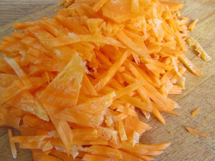 Паштет из куриных желудков с морковью и луком