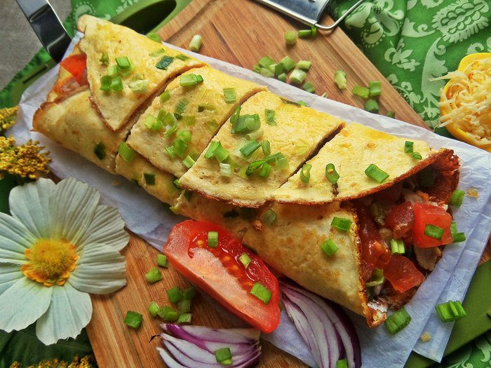 Омлетный рулет с начинкой